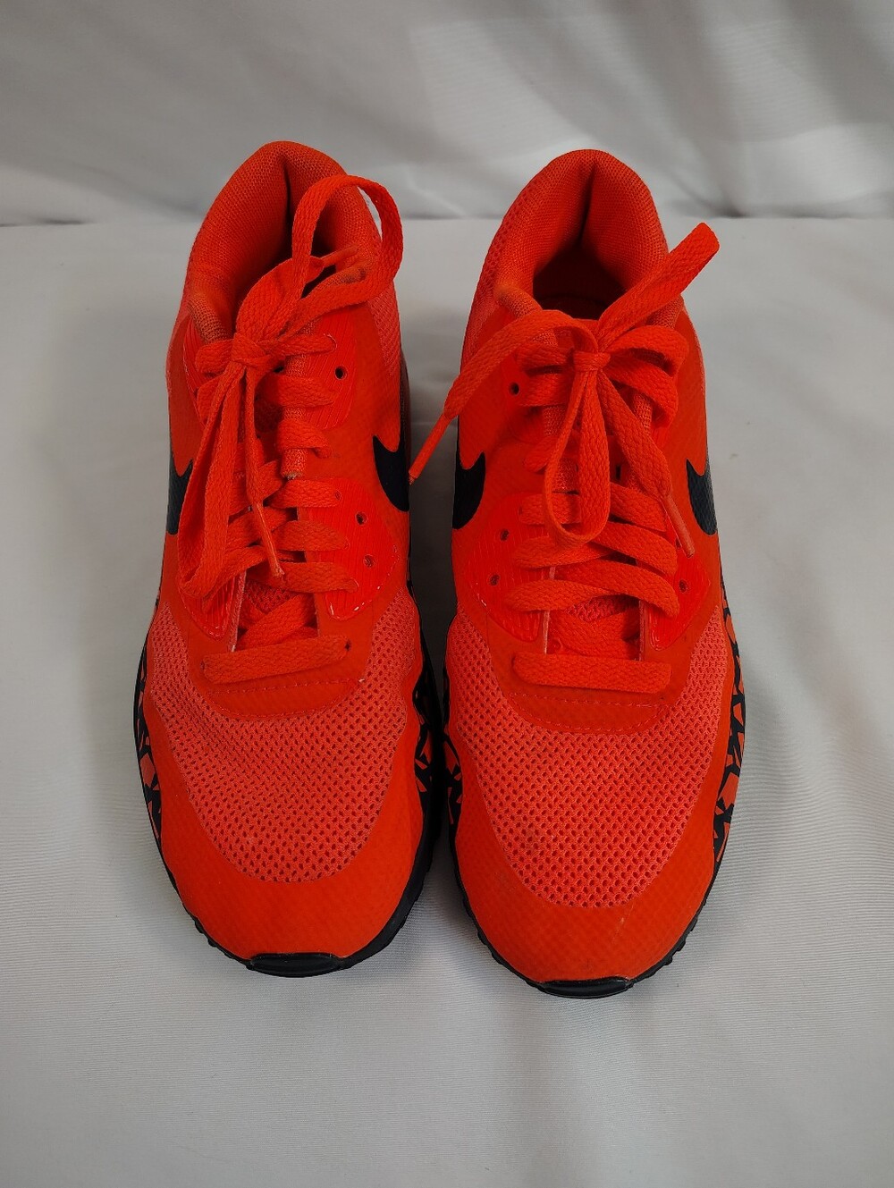 Nike Kids Orange and Black Athletic Sneakers.Size 5.5Y